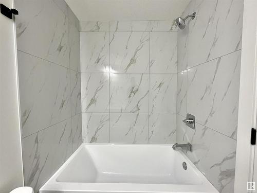 18216 94 Street, Edmonton, AB - Indoor Photo Showing Bathroom