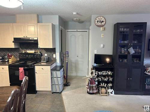 204 592 Hooke Road, Edmonton, AB - Indoor Photo Showing Kitchen