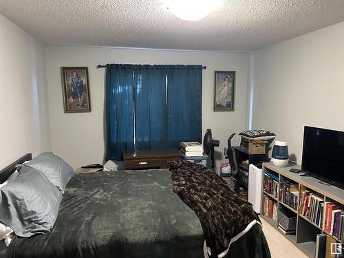 204 592 Hooke Road, Edmonton, AB - Indoor Photo Showing Bedroom