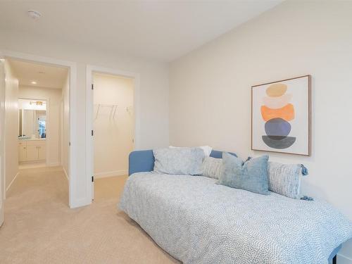 435 29 Street, Edmonton, AB - Indoor Photo Showing Bedroom