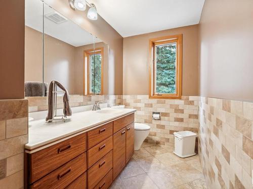 1040 50242 Rge Road 244 A, Rural Leduc County, AB - Indoor Photo Showing Bathroom