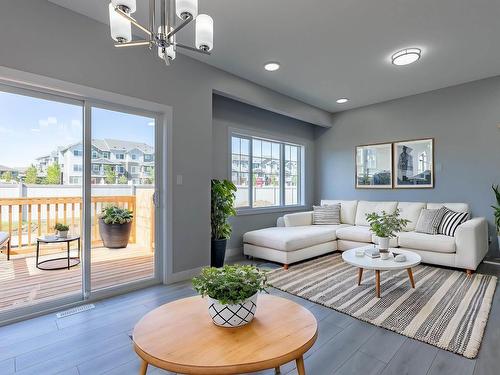 19127 29 Avenue, Edmonton, AB - Indoor Photo Showing Living Room