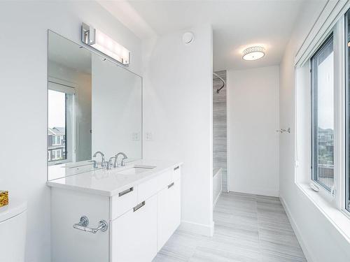 3609 Keswick Boulevard, Edmonton, AB - Indoor Photo Showing Bathroom