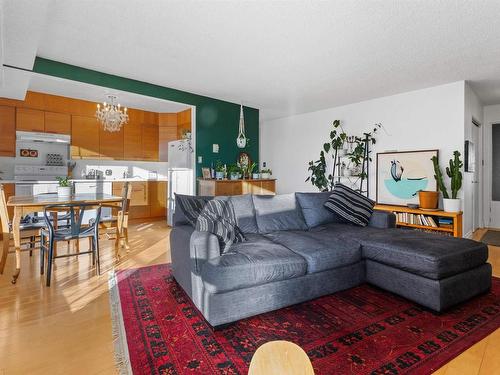 605 12207 Jasper Avenue, Edmonton, AB - Indoor Photo Showing Living Room