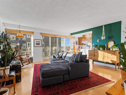 605 12207 Jasper Avenue, Edmonton, AB - Indoor Photo Showing Living Room