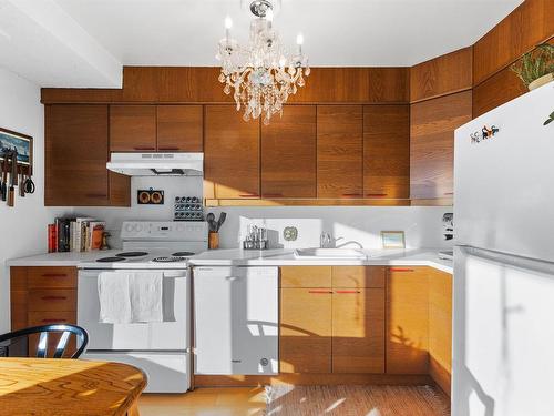 605 12207 Jasper Avenue, Edmonton, AB - Indoor Photo Showing Kitchen