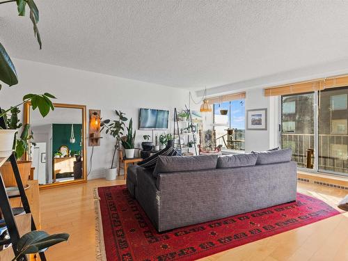 605 12207 Jasper Avenue, Edmonton, AB - Indoor Photo Showing Living Room