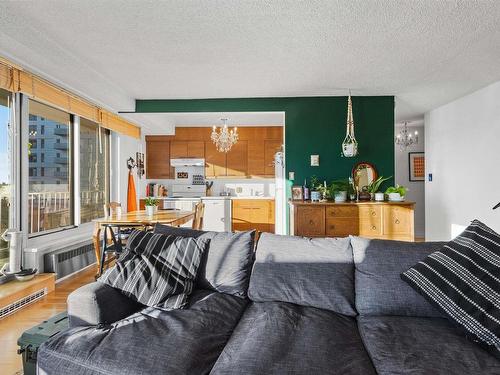 605 12207 Jasper Avenue, Edmonton, AB - Indoor Photo Showing Living Room