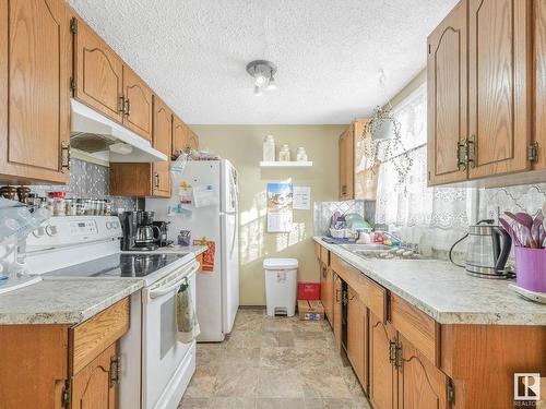 6 Willowdale Place, Edmonton, AB - Indoor Photo Showing Kitchen