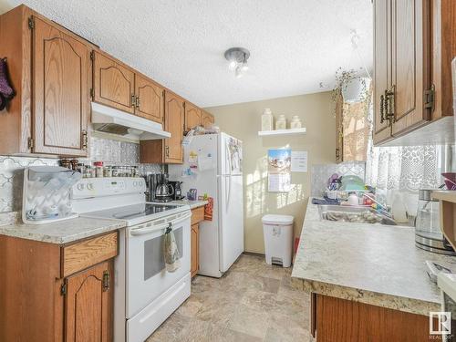 6 Willowdale Place, Edmonton, AB - Indoor Photo Showing Kitchen