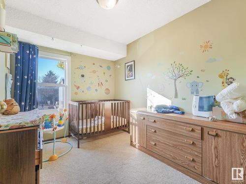 6 Willowdale Place, Edmonton, AB - Indoor Photo Showing Bedroom