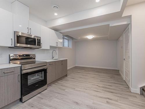 101 Edgefield Way, St. Albert, AB - Indoor Photo Showing Kitchen