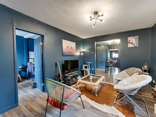 11911 77 Street, Edmonton, AB - Indoor Photo Showing Living Room