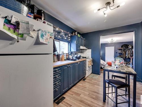 11911 77 Street, Edmonton, AB - Indoor Photo Showing Kitchen