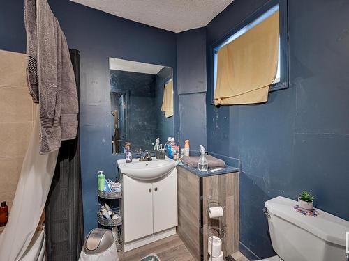 11911 77 Street, Edmonton, AB - Indoor Photo Showing Bathroom