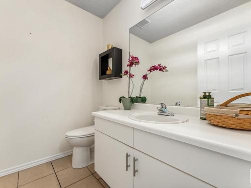 1839 Mill Woods E, Edmonton, AB - Indoor Photo Showing Bathroom