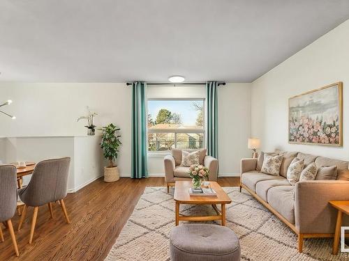 1839 Mill Woods E, Edmonton, AB - Indoor Photo Showing Living Room