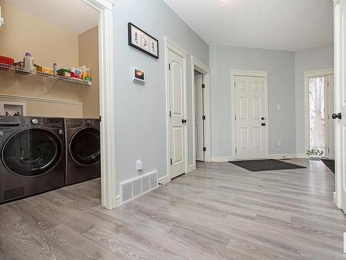 2212 Casey Crescent, Edmonton, AB - Indoor Photo Showing Laundry Room