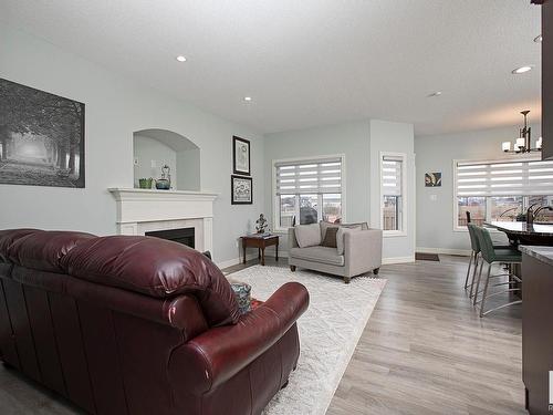 2212 Casey Crescent, Edmonton, AB - Indoor Photo Showing Living Room