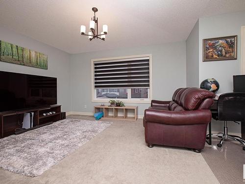 2212 Casey Crescent, Edmonton, AB - Indoor Photo Showing Living Room