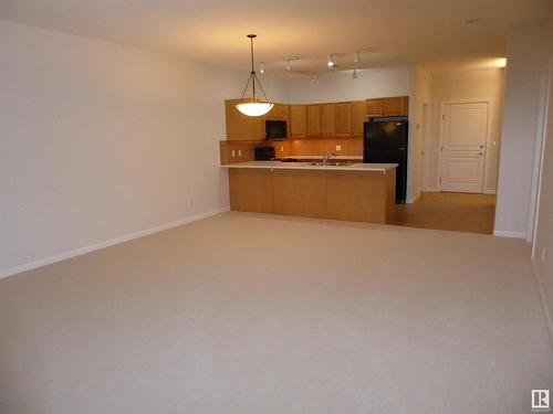 201 160 Magrath Road Nw, Edmonton, AB - Indoor Photo Showing Kitchen