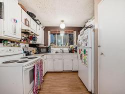 974 KNOTTWOOD RD S NW  Edmonton, AB T6K 3H7