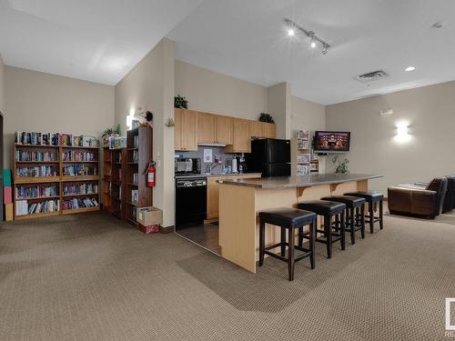 416 160 Magrath Road, Edmonton, AB - Indoor Photo Showing Kitchen