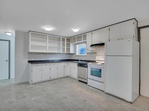 115 54126 Rge Road 30, Rural Lac Ste. Anne County, AB - Indoor Photo Showing Kitchen