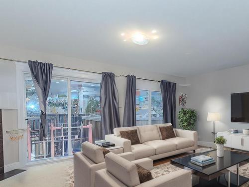 1621 64 Street Sw, Edmonton, AB - Indoor Photo Showing Living Room