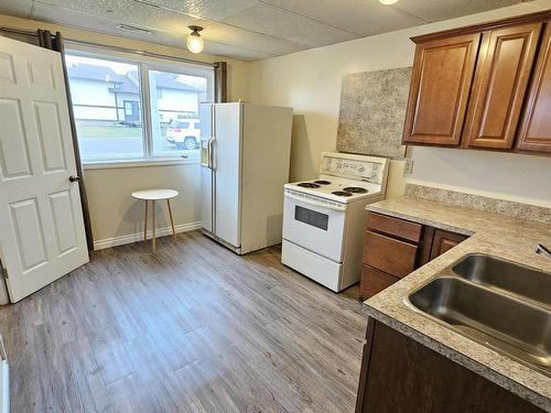 5427 43 Avenue, Drayton Valley, AB - Indoor Photo Showing Kitchen With Double Sink