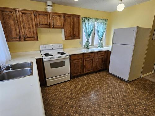 5427 43 Avenue, Drayton Valley, AB - Indoor Photo Showing Kitchen With Double Sink