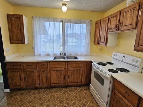 5427 43 Avenue, Drayton Valley, AB - Indoor Photo Showing Kitchen With Double Sink