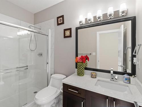 2504 22 Avenue Nw, Edmonton, AB - Indoor Photo Showing Bathroom