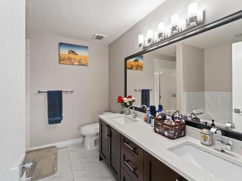 2504 22 Avenue Nw, Edmonton, AB - Indoor Photo Showing Bathroom