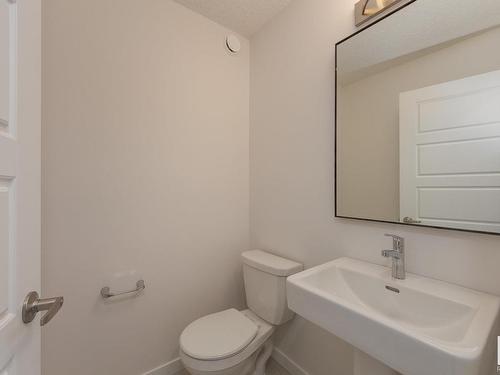 2460 Trumpeter Way, Edmonton, AB - Indoor Photo Showing Bathroom