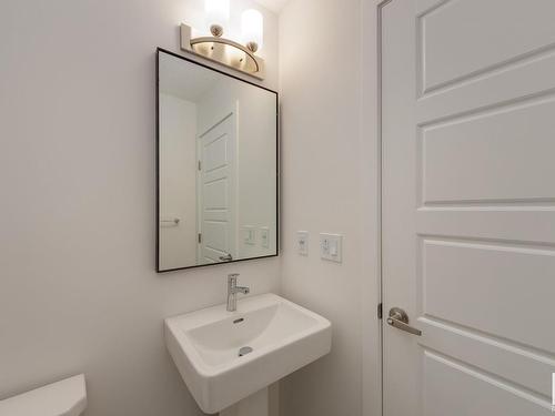 2460 Trumpeter Way, Edmonton, AB - Indoor Photo Showing Bathroom