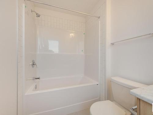 2460 Trumpeter Way, Edmonton, AB - Indoor Photo Showing Bathroom