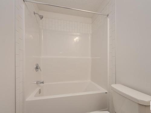 2460 Trumpeter Way, Edmonton, AB - Indoor Photo Showing Bathroom