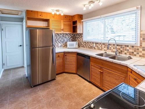 158 22106 South Cooking Lake Road, Rural Strathcona County, AB - Indoor Photo Showing Kitchen With Double Sink