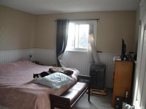 Edmonton, AB - Indoor Photo Showing Bedroom