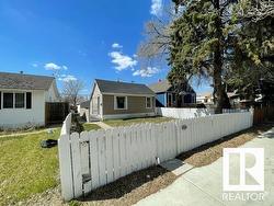 11944 77 ST NW  Edmonton, AB T5B 2G4