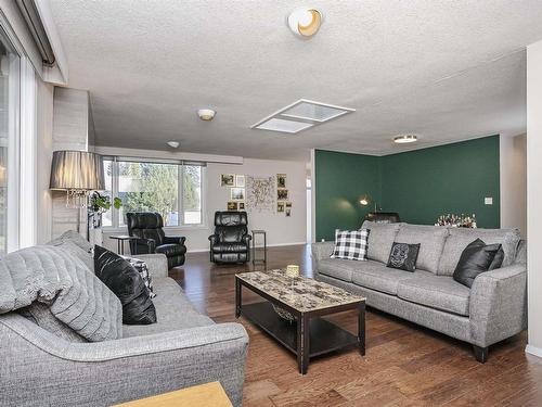 14719 59 Avenue, Edmonton, AB - Indoor Photo Showing Living Room