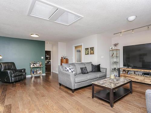 14719 59 Avenue, Edmonton, AB - Indoor Photo Showing Living Room