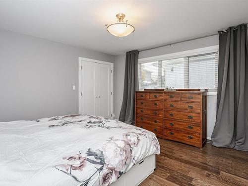 14719 59 Avenue, Edmonton, AB - Indoor Photo Showing Bedroom