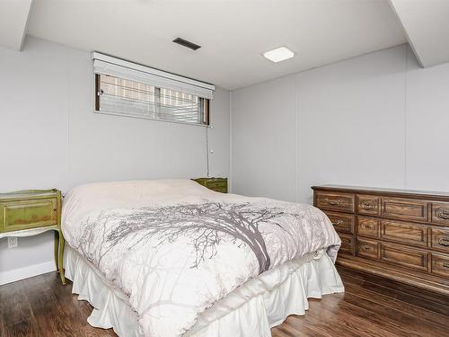 14719 59 Avenue, Edmonton, AB - Indoor Photo Showing Bedroom