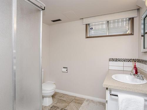 14719 59 Avenue, Edmonton, AB - Indoor Photo Showing Bathroom