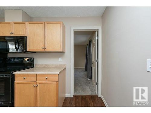 21 2336 Aspen Trail, Sherwood Park, AB - Indoor Photo Showing Kitchen