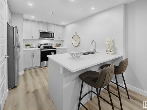 3330 Erlanger Bend Bend, Edmonton, AB - Indoor Photo Showing Kitchen With Stainless Steel Kitchen With Double Sink With Upgraded Kitchen