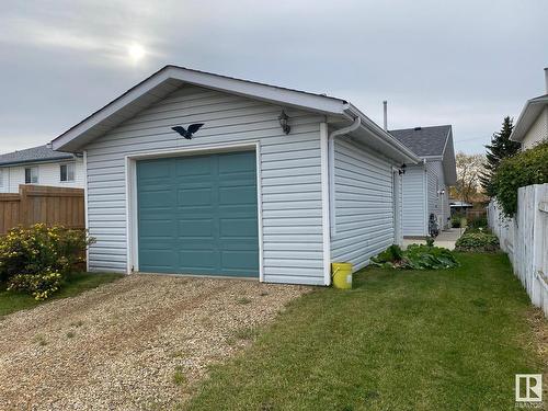 5014 52 Avenue, Calmar, AB - Outdoor With Exterior