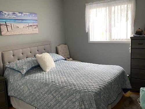 5014 52 Avenue, Calmar, AB - Indoor Photo Showing Bedroom